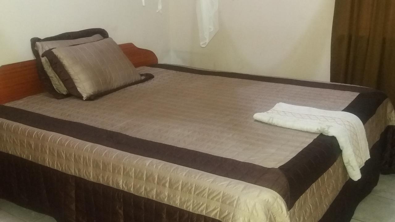 Kumunzi Backpackers Hostel ลุซากา ภายนอก รูปภาพ