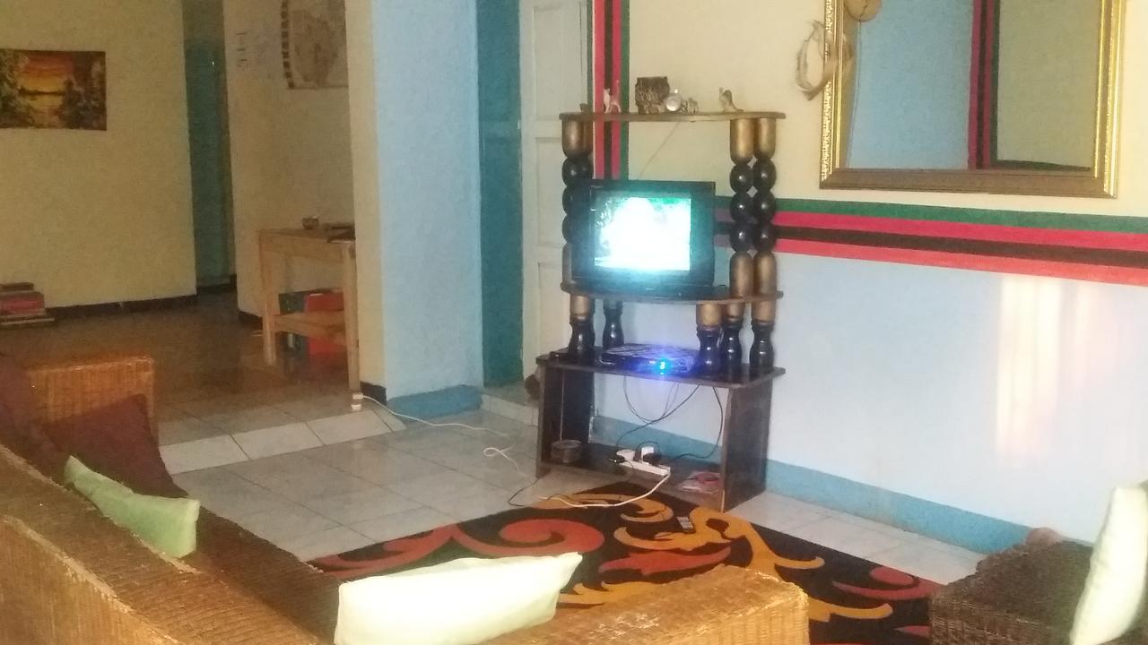 Kumunzi Backpackers Hostel ลุซากา ภายนอก รูปภาพ