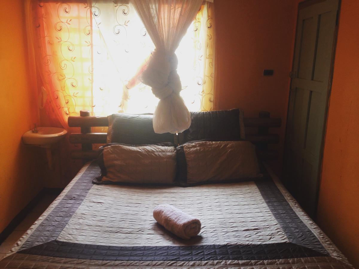 Kumunzi Backpackers Hostel ลุซากา ภายนอก รูปภาพ