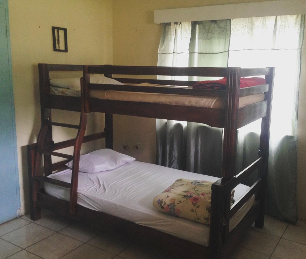 Kumunzi Backpackers Hostel ลุซากา ภายนอก รูปภาพ