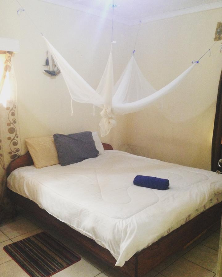 Kumunzi Backpackers Hostel ลุซากา ภายนอก รูปภาพ
