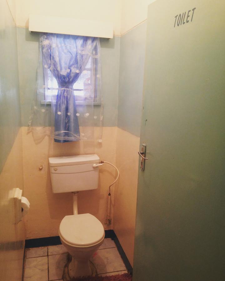 Kumunzi Backpackers Hostel ลุซากา ภายนอก รูปภาพ