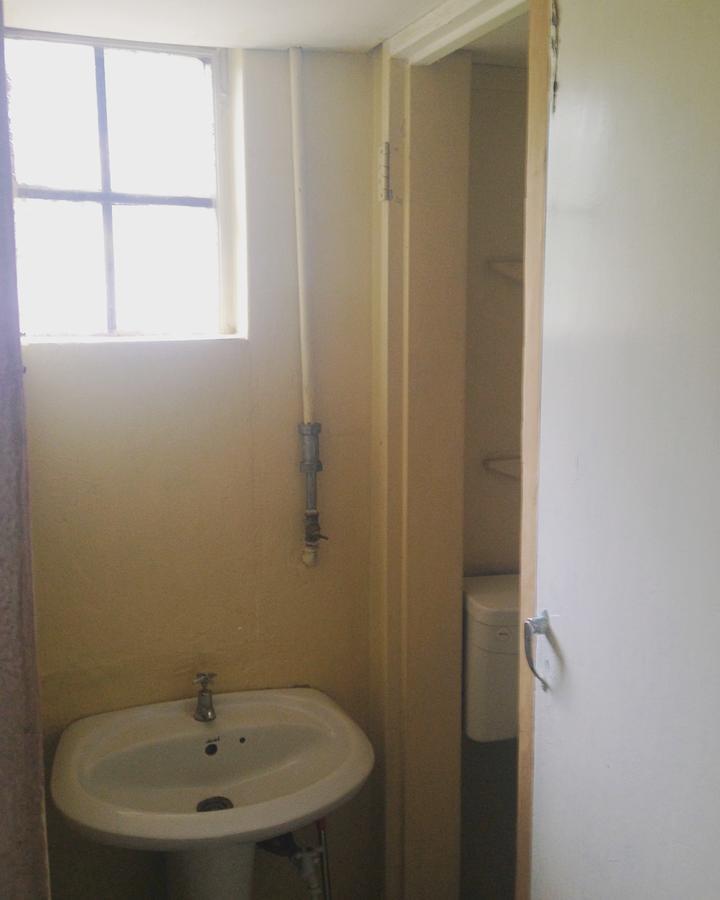 Kumunzi Backpackers Hostel ลุซากา ภายนอก รูปภาพ