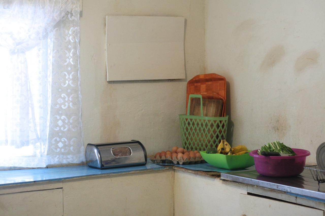 Kumunzi Backpackers Hostel ลุซากา ภายนอก รูปภาพ